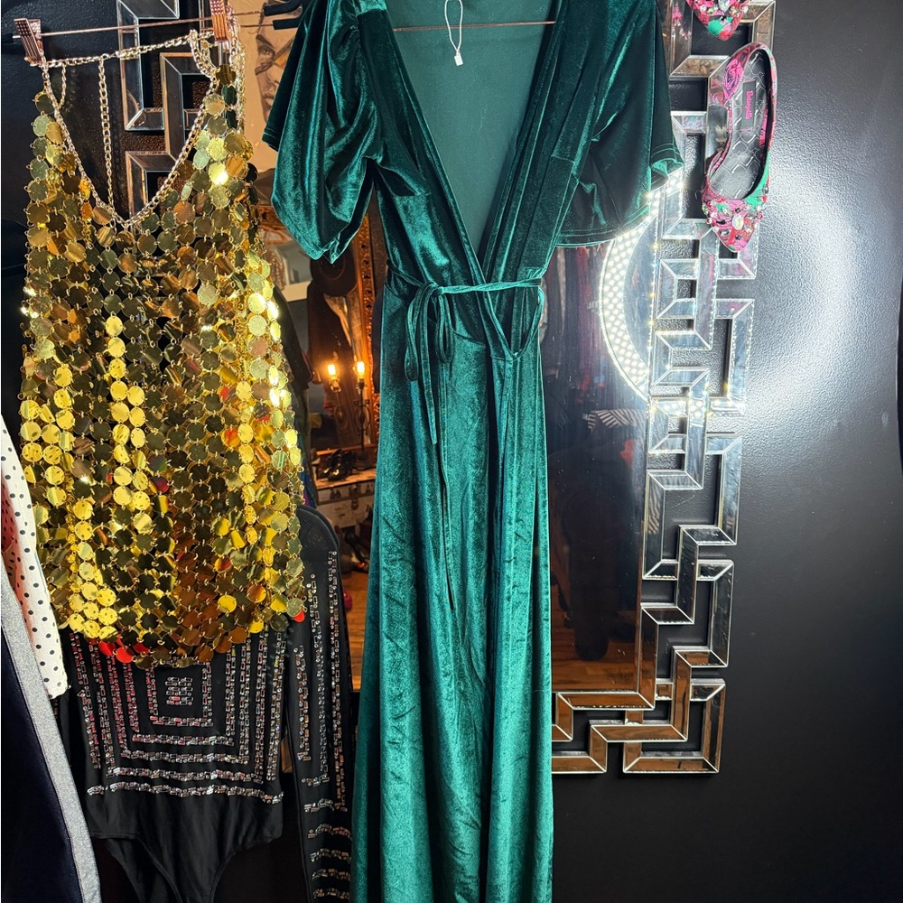 Elegant Green Velvet Midi Dress